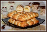 Дрожжевые булочки с сыром